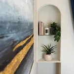 Apartment Urban Hideaway In The Heart Of *