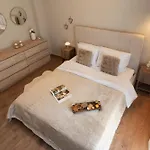 דירה Urban Hideaway In The Heart Of *