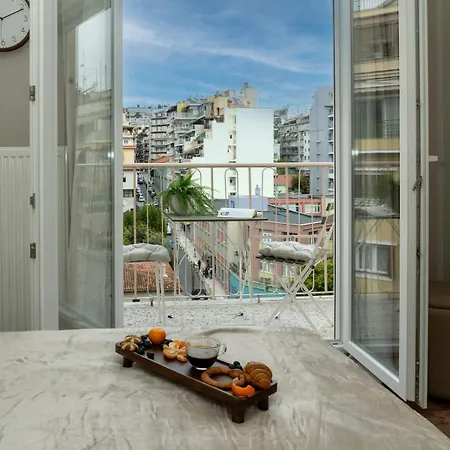 Urban Hideaway In The Heart Of Apartament Saloniki