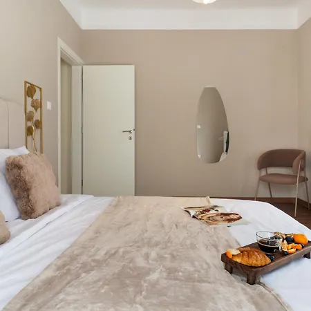 Urban Hideaway In The Heart Of Apartmán
