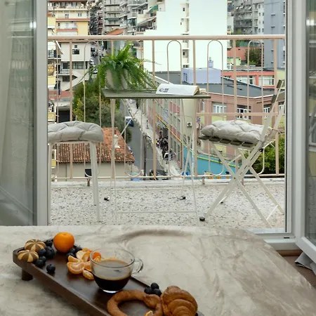 Urban Hideaway In The Heart Of Apartament Saloniki