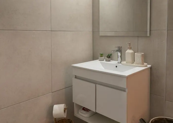 Апартаменты Urban Hideaway In The Heart Of